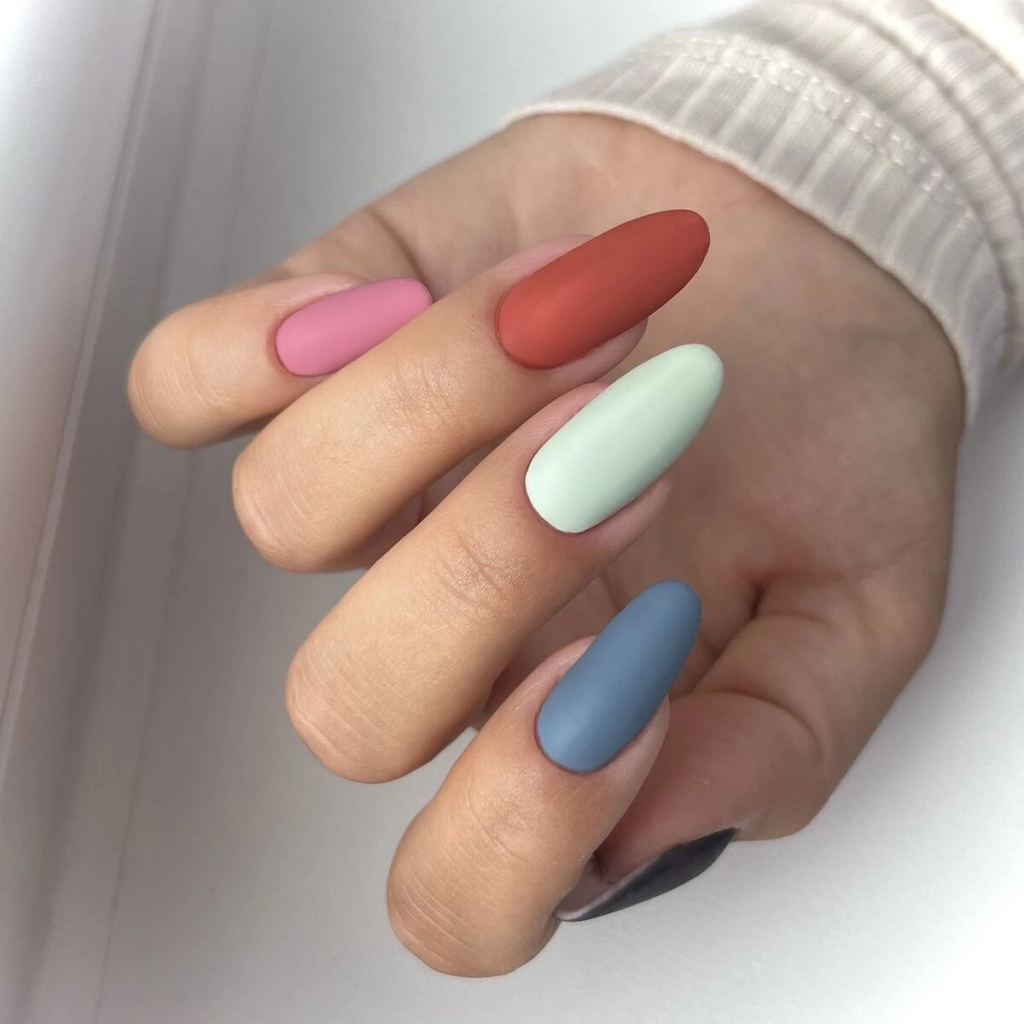 Bold statement nails with Semilac Hybrid Nail Polish - SEMILAC USA Blog Bold statement nails with Semilac Hybrid Nail Polish