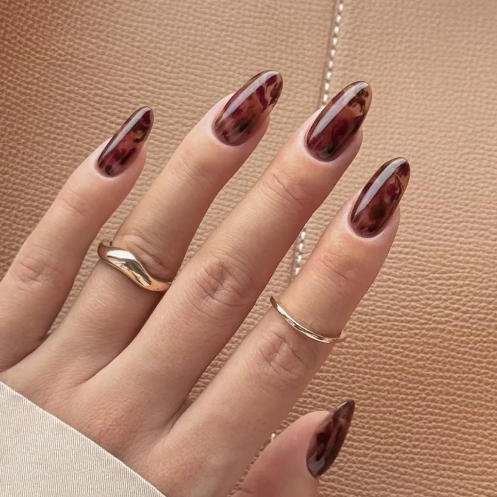 Creating modern tortoise shell nails patterns with Semilac UV Hybrid - SEMILAC USA Blog Tortoise shell nails