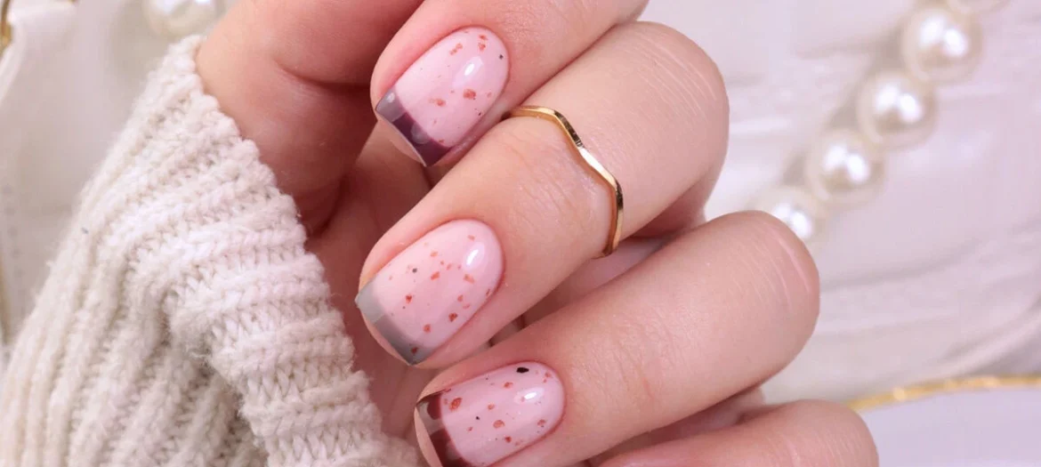 How to Combine French Tips and Polka Dots with Semilac Hybrid Polish - SEMILAC USA Blog How to Combine French Tips and Polka Dots with Semilac Hybrid Polish